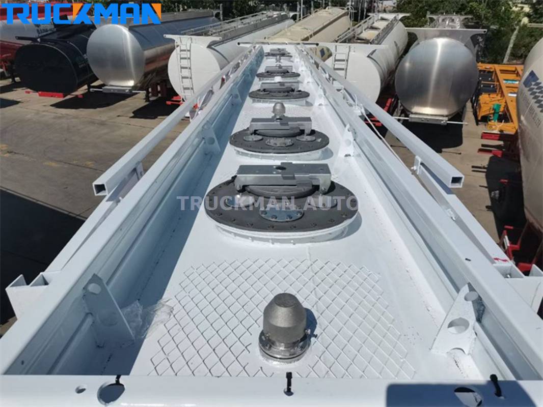 4 Axles Fuel Tanker Semi Trailer 4 Axles Fuel Tanker Semi Trailer